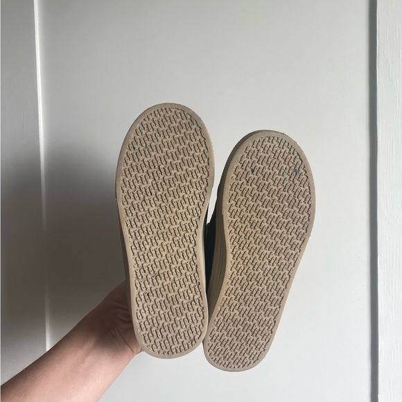 Oshkosh sneakers - Picture 2 of 2